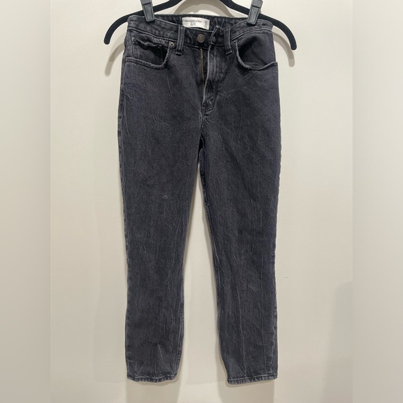 25/0s The Mom Abercrombie & Fitch Curve Love Jeans, dark grey/black. - Picture 2 of 7